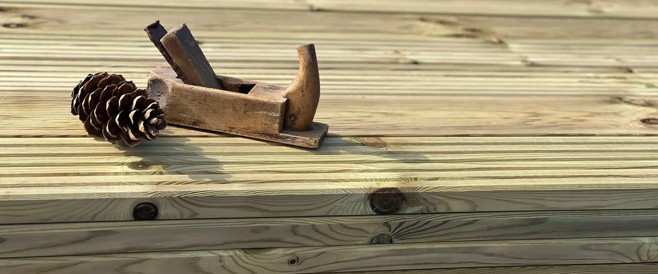 Kokmateriāli Jūrmala – Fortwood: impregnēti terases dēļi, ēvele un čiekurs